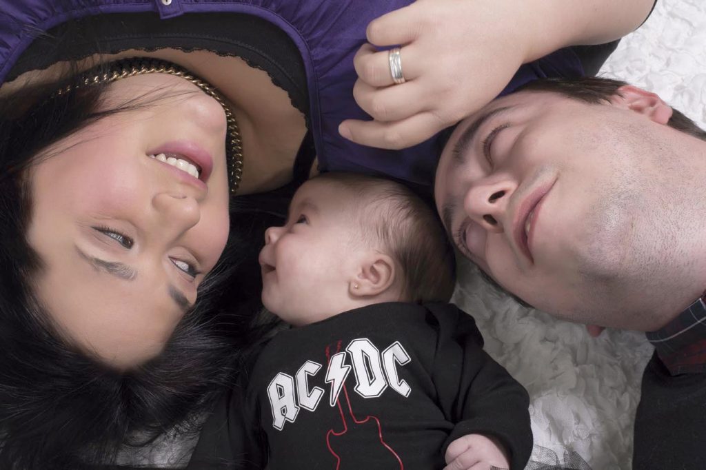 Sesión fotográfica de bebe familia 02 ai7qch