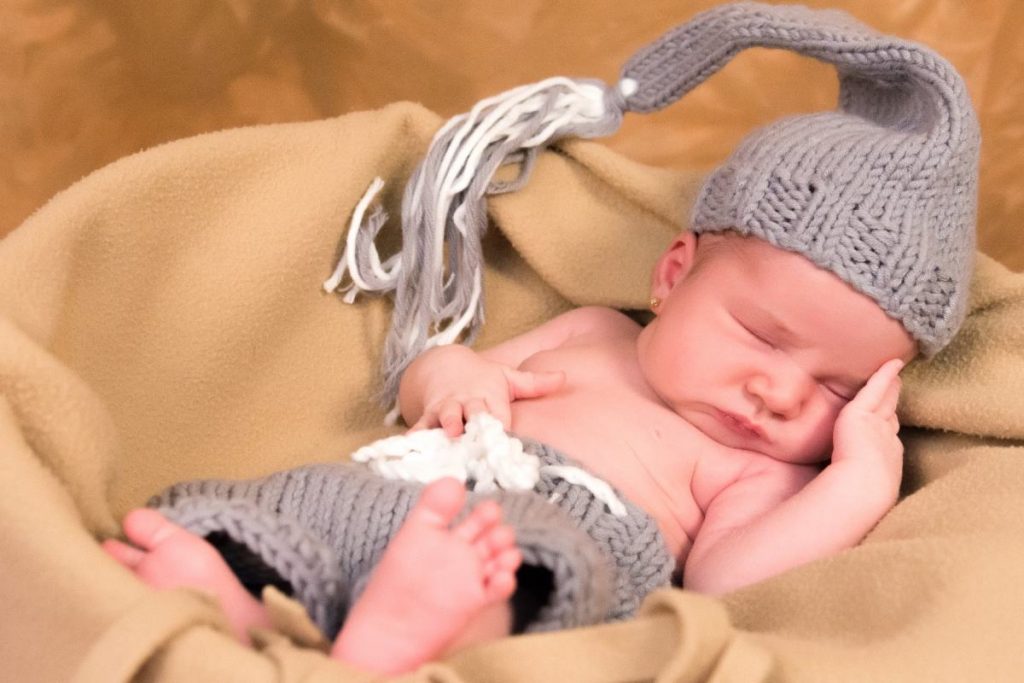 sesión fotográfica bebé con familia en estudio en zaragoza 01