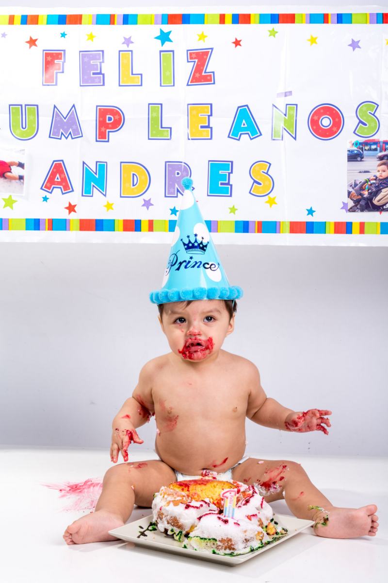 Sesión fotográfica bebé Smash Cake en Zaragoza, reportaje infantil 2