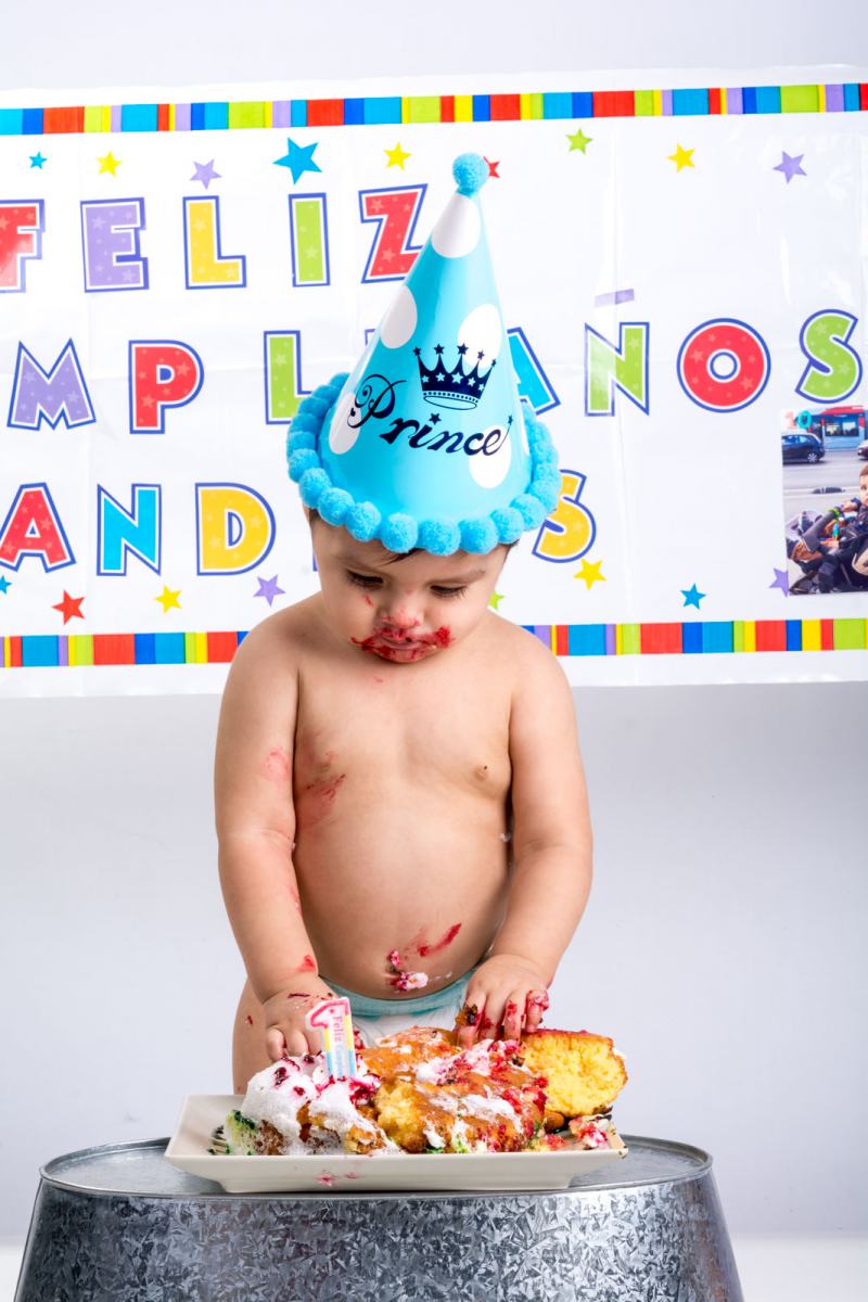 Sesión fotográfica bebé Smash Cake en Zaragoza, reportaje infantil 4