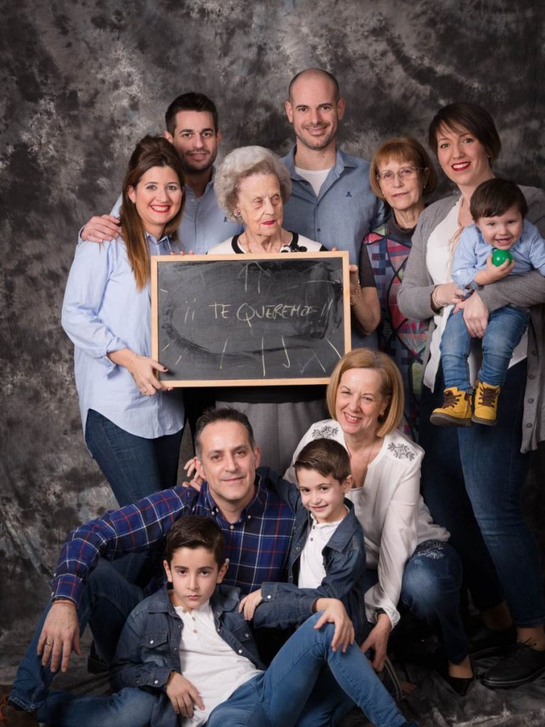 reportaje fotográfico familiar en zaragoza fotógrafo de familias y niños. fotografías de regalo 15