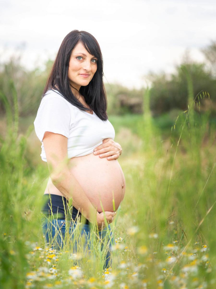 sesión de fotografía premamá en exterior. fotografía de embarazo en zaragoza 08