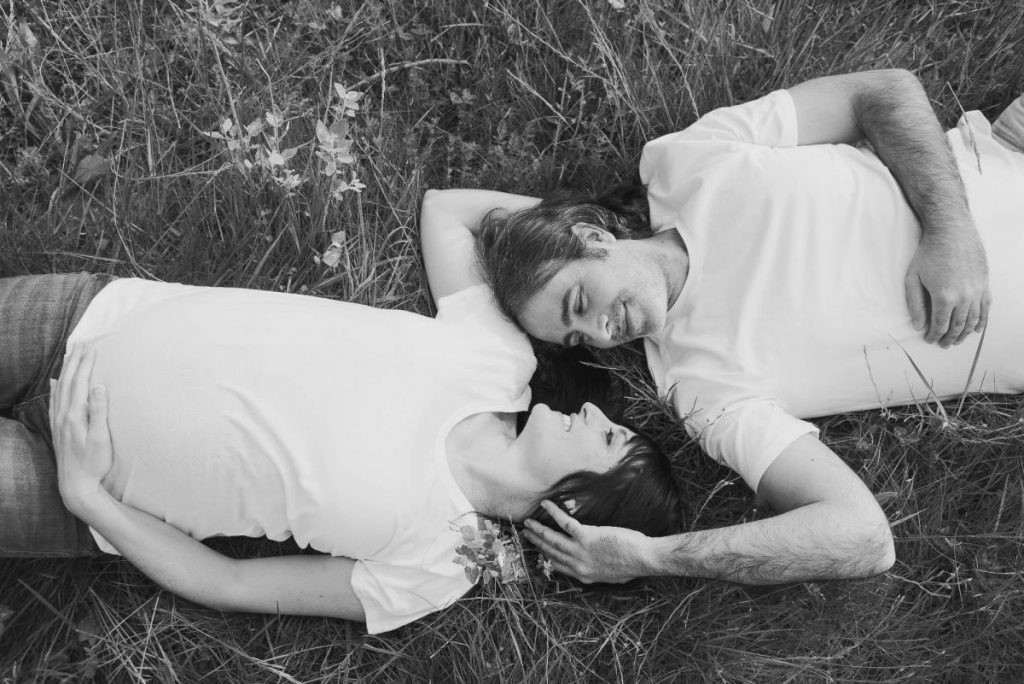 sesión de fotografía premamá en exterior. fotografía de embarazo en zaragoza 02