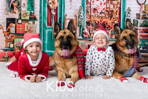 fotografia navidad con mascotas y ninos fotografo infantil y Fotografía navidad Con mascotas y niños. Fotógrafo infantil