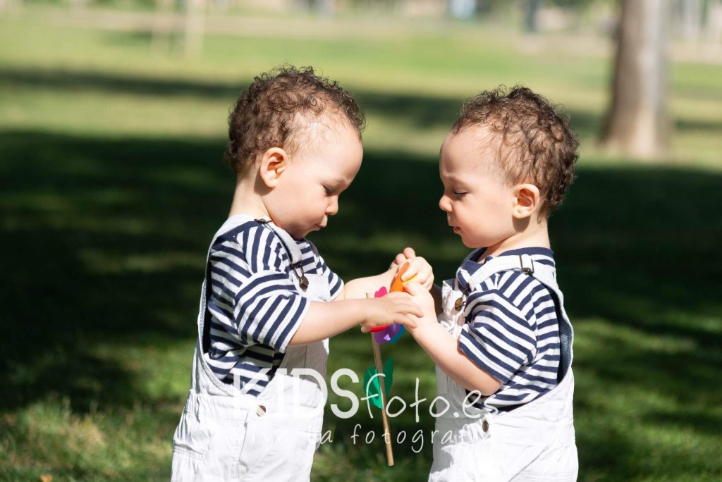 fotografía de gemelos. fotografía infantil fotógrafo de niños en zaragoza 05