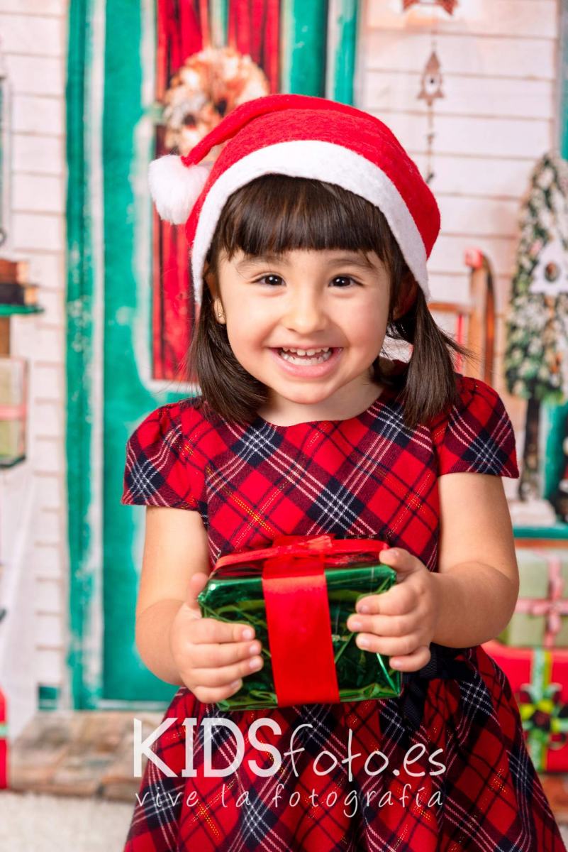 mini sesión de navidad en estudio. fotografía familiar e infantil en zaragoza. fotógrafo niños 03