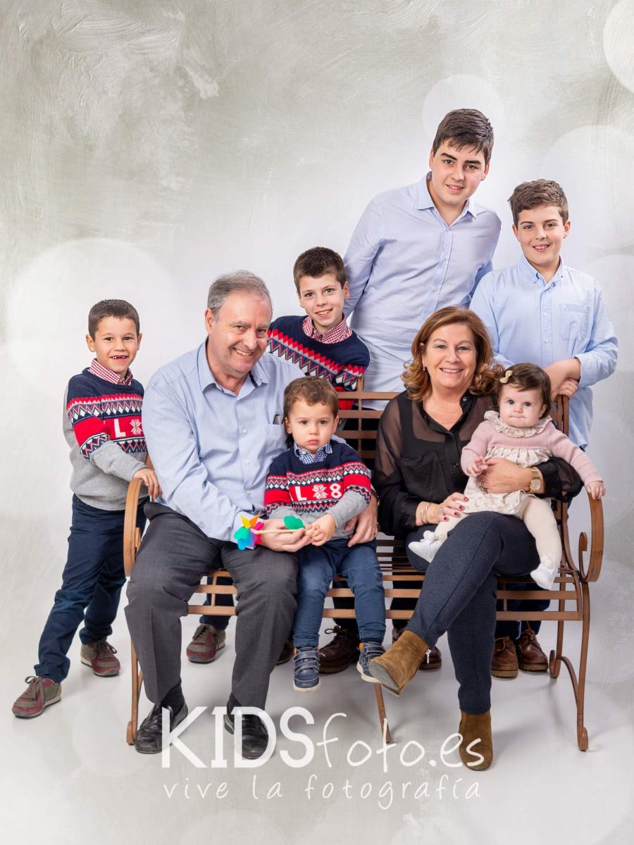 Fotografía familiar con abuelos, hijos y nietos en Zaragoza, fotografía 2