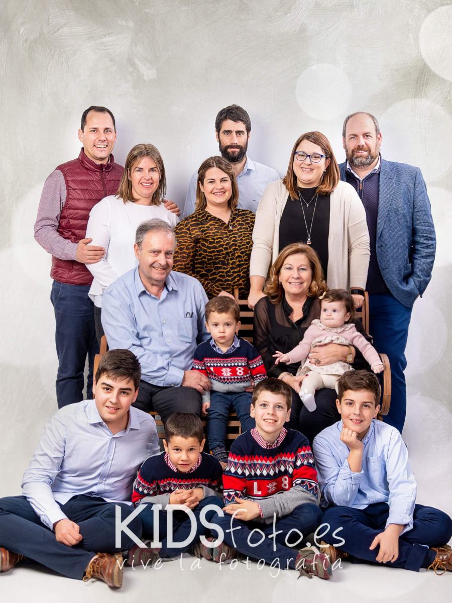 Fotografía familiar con abuelos, hijos y nietos en Zaragoza, fotografía 1