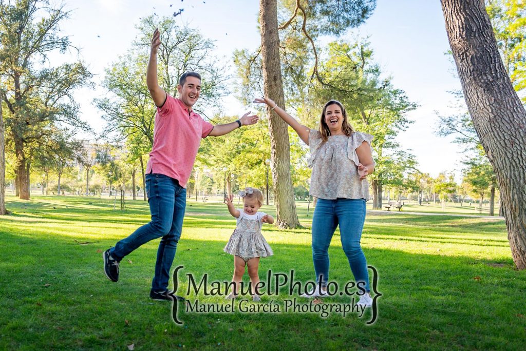 fotografia infantil en el parque fotografo familiar en zaragoa. retratando ninos movidos 04
