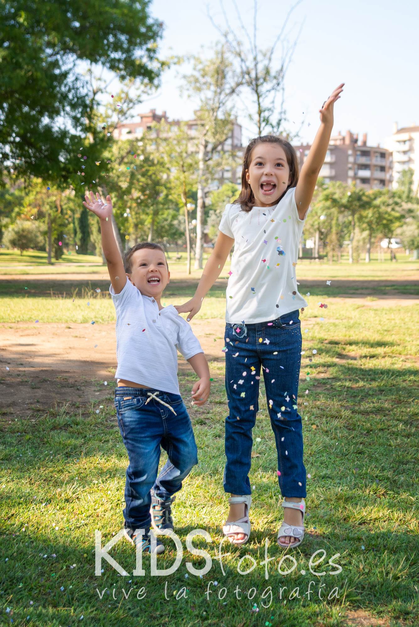 sesion fotografica en exteriores con toda la familia. un dia de paseo en zaragoza 05