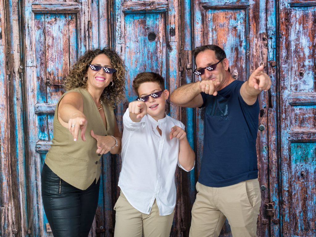 fotografia infantil con padres. fotografia de estudio 06