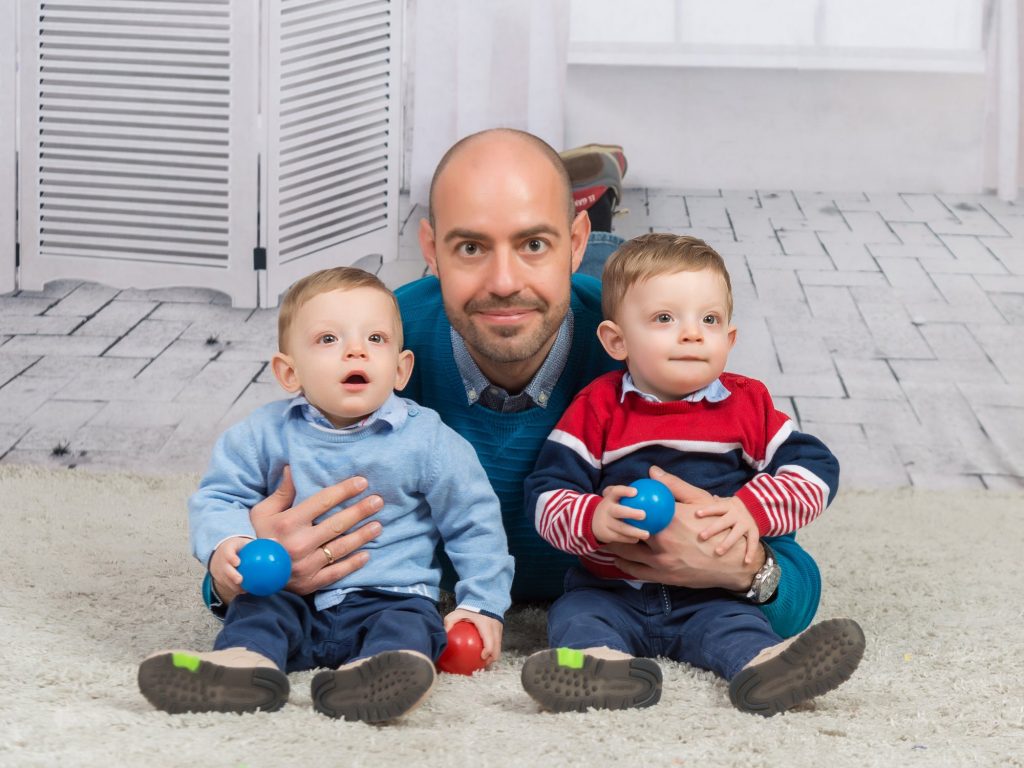 captura la alegria de tus gemelos de un ano en nuestro estud ¡Captura la alegría de tus gemelos de un año en nuestro est