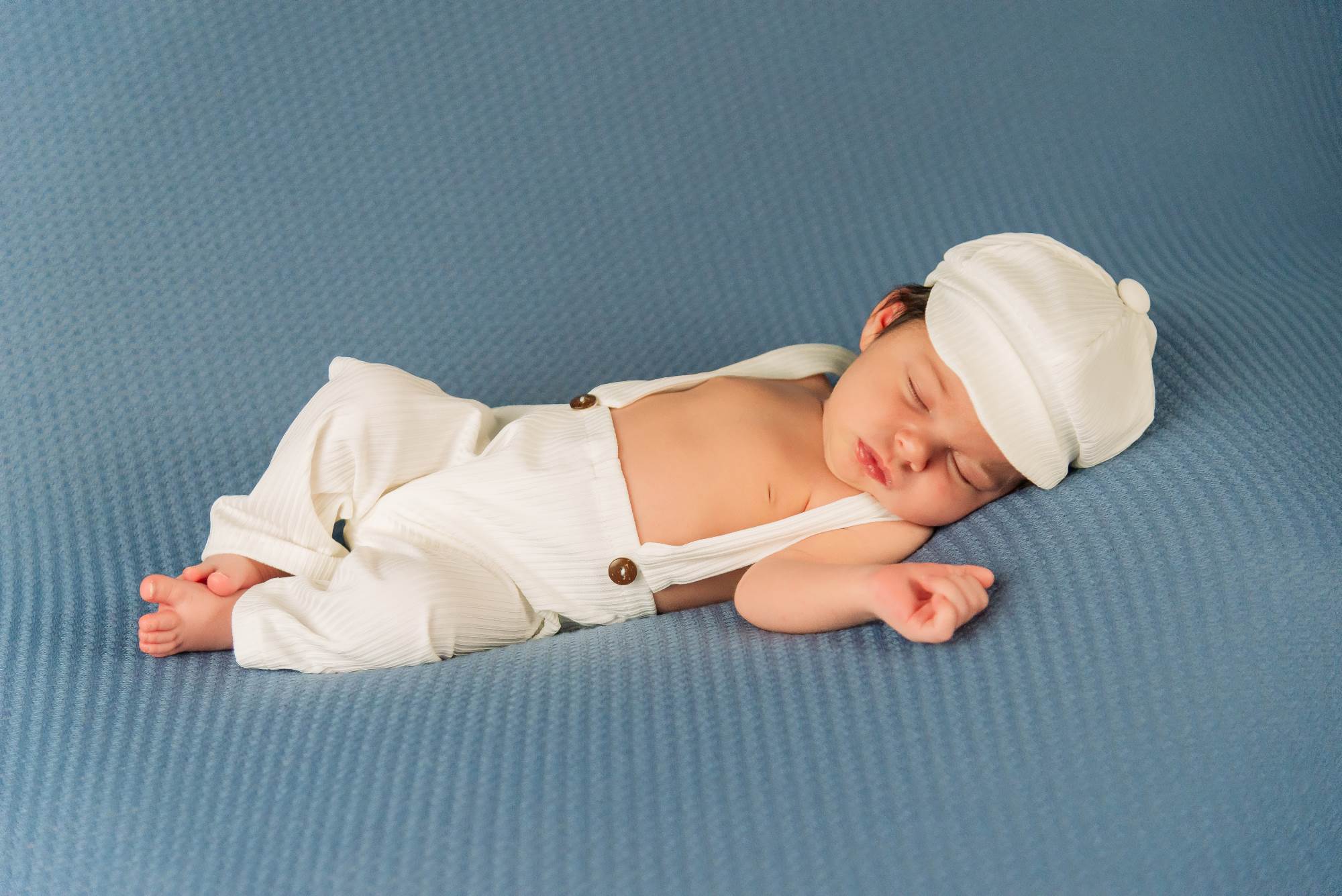 ¡Sesión newborn en Zaragoza: Fotos BRU-TALES de tu bebé!