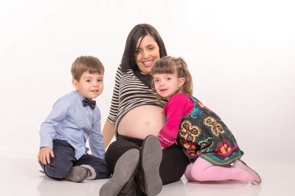 Fotografía recuperada: sesion-fotografia-premama-con-hermanos-mayores-mellizos.jpg Sesión premamá con hermanos mellizos en Zaragoza